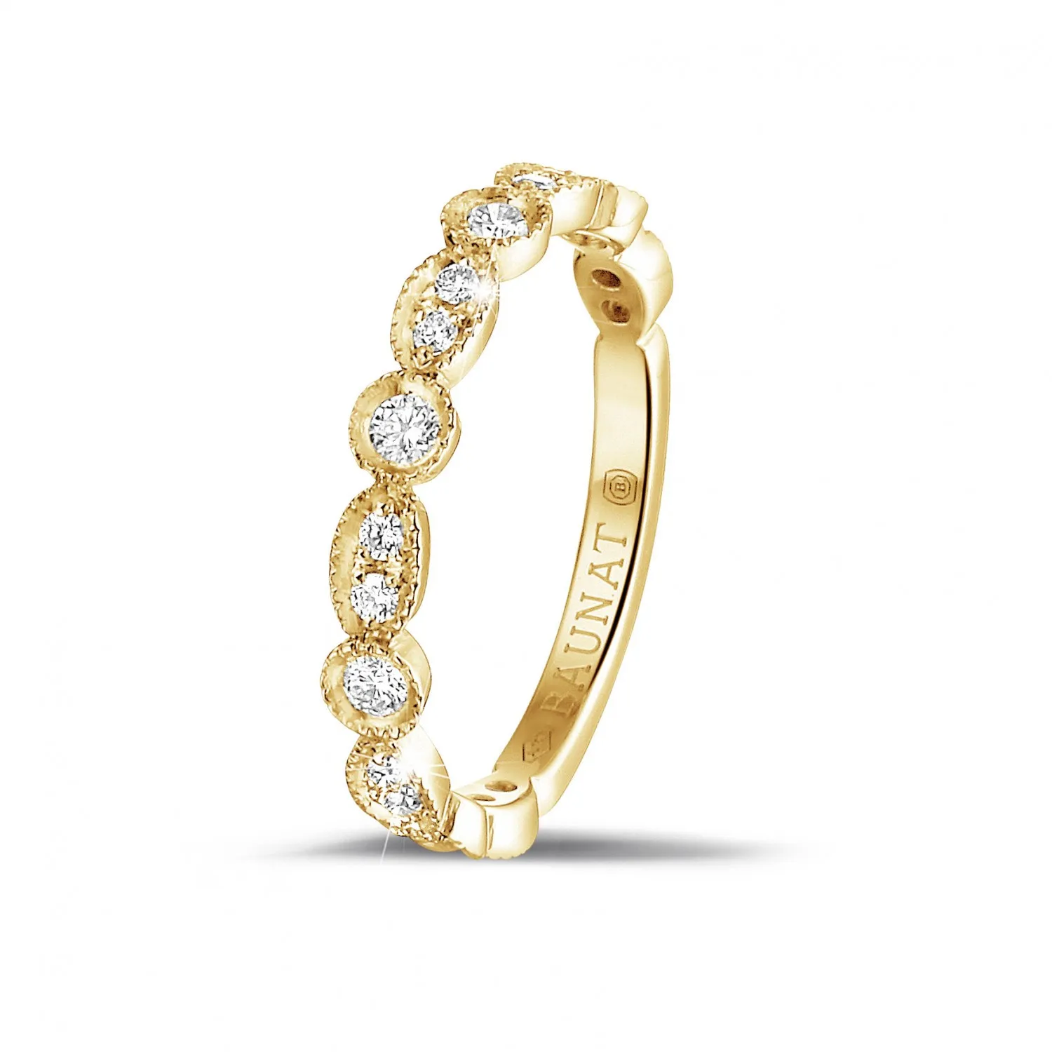 0.30 quilates alianza de combinación de diamantes en oro amarillo con diseño de marquesa 