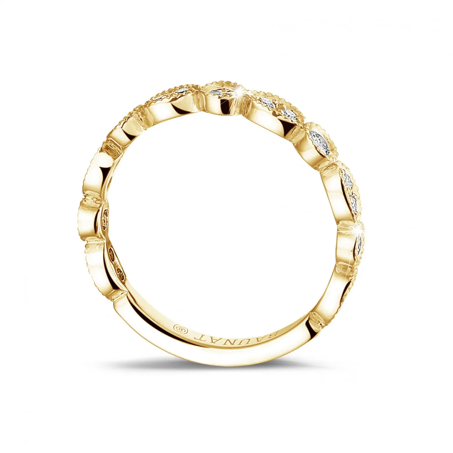 0.30 quilates alianza de combinación de diamantes en oro amarillo con diseño de marquesa 