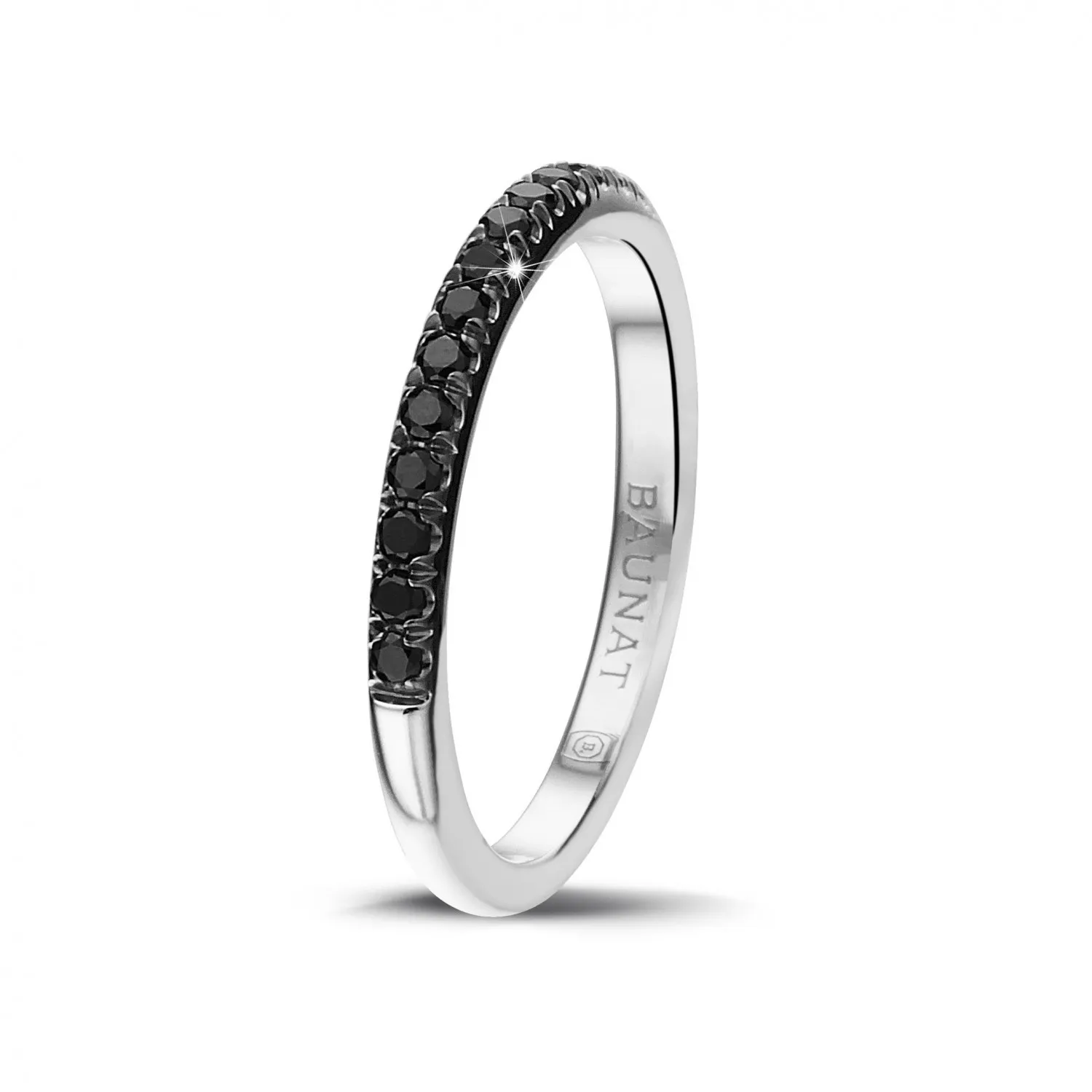 0.35 quilates alianza (media banda) en oro blanco con diamantes negros 