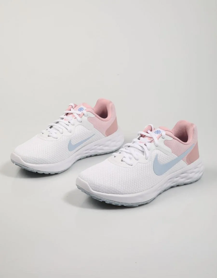  baskets NIKE Revolution en Blanc 76665