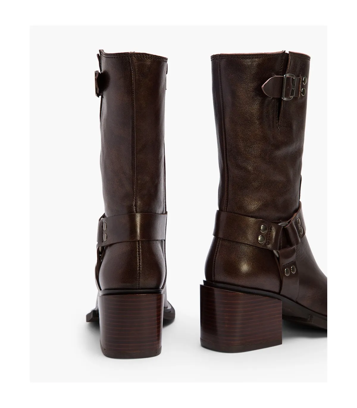Bota para mujer con detalle de hebillas