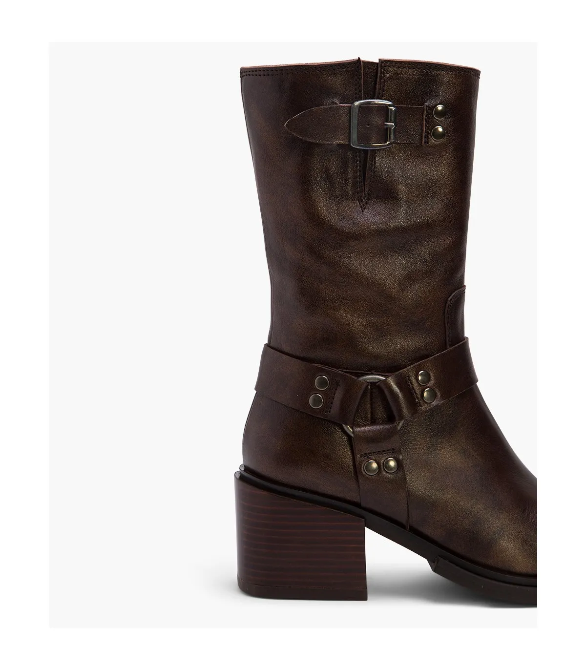 Bota para mujer con detalle de hebillas