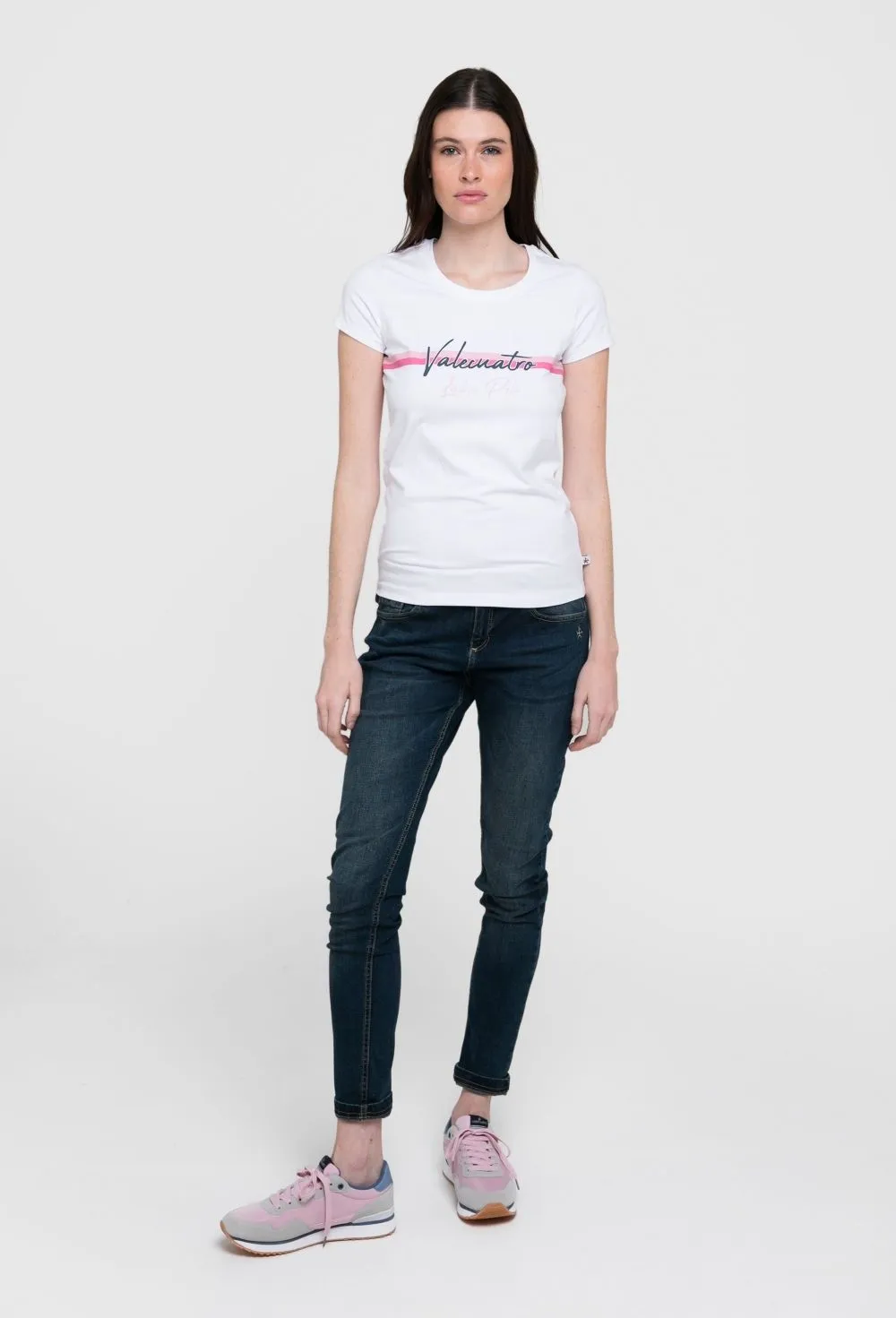 Camiseta blanca modelo bandera de mujer