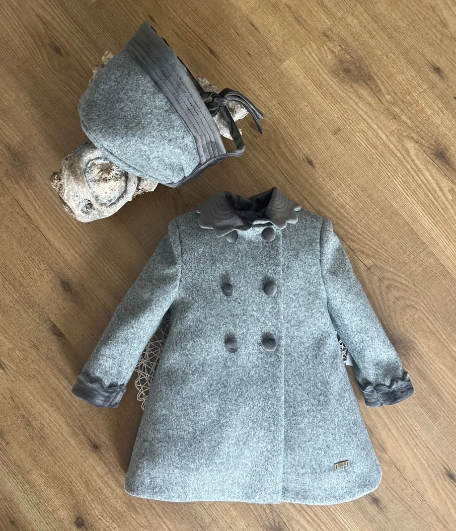 Conjunto Abrigo y capota modelo Inglés en paño gris