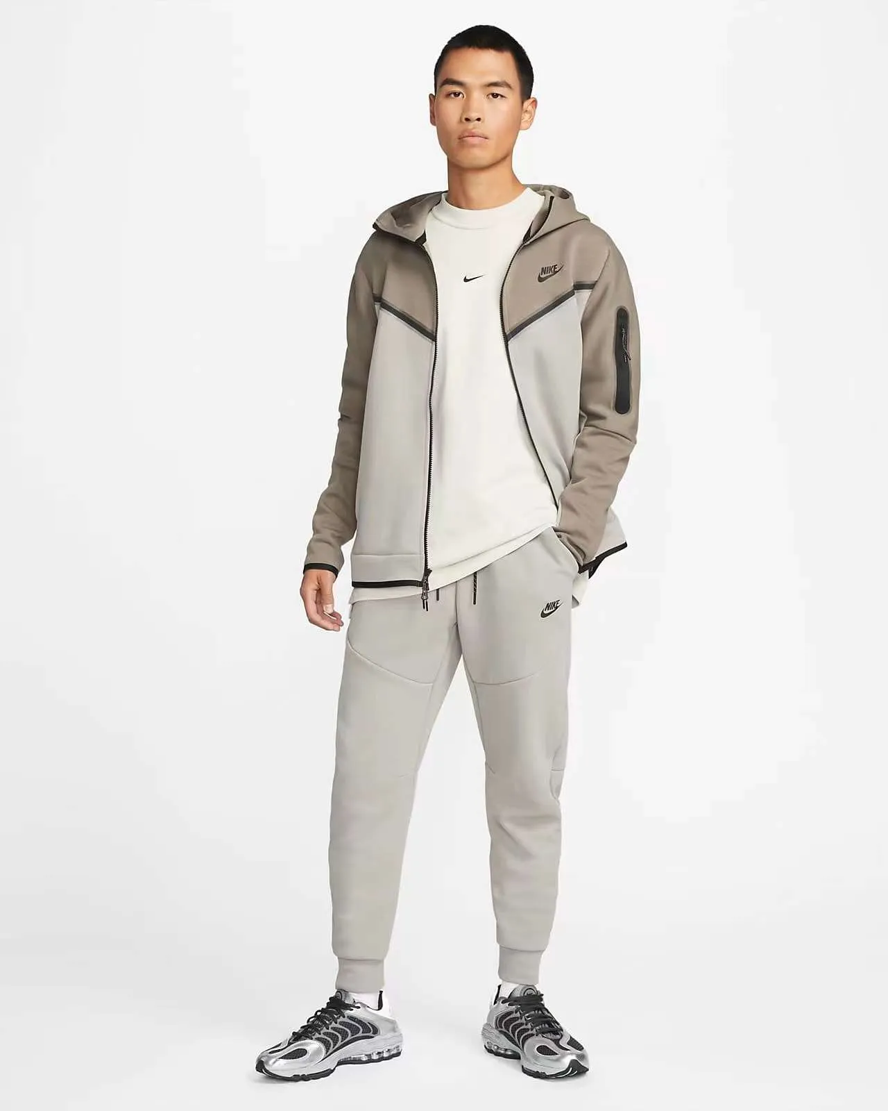 Conjunto de Chándal Nike Tech Fleece SS23