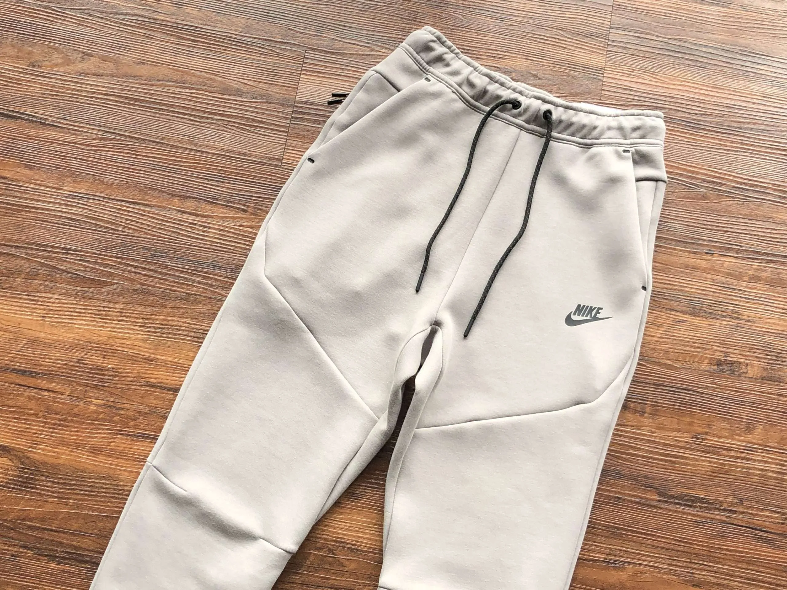 Conjunto de Chándal Nike Tech Fleece SS23