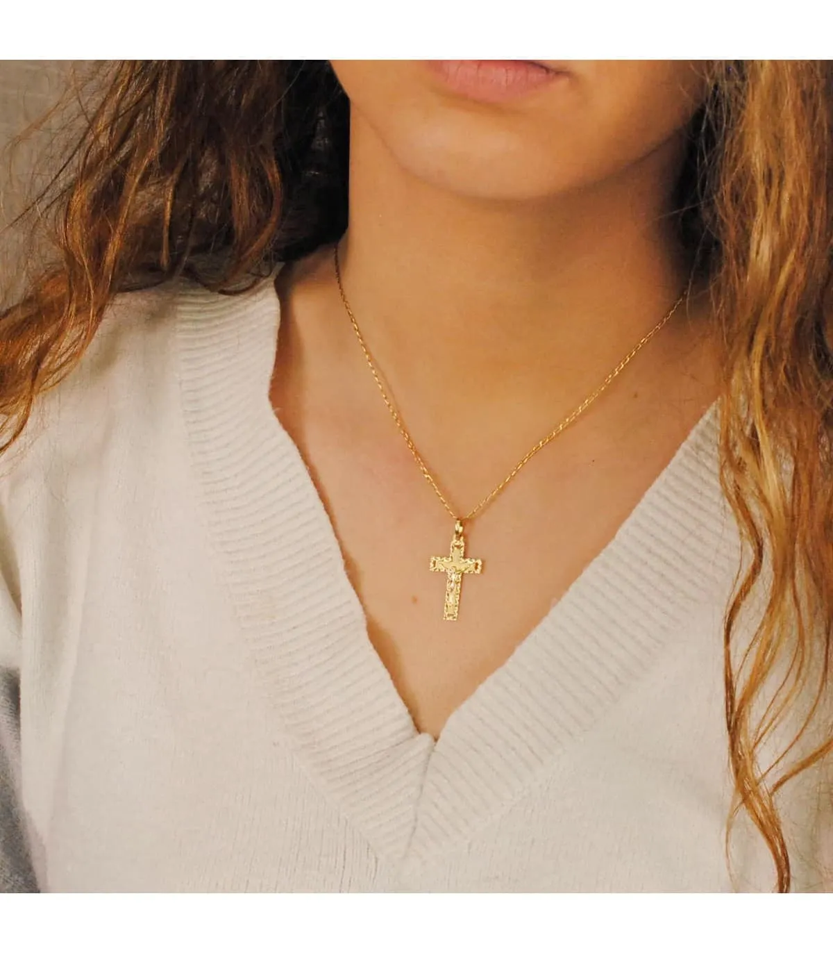 Cruz Cristo tallada 18 Ktes