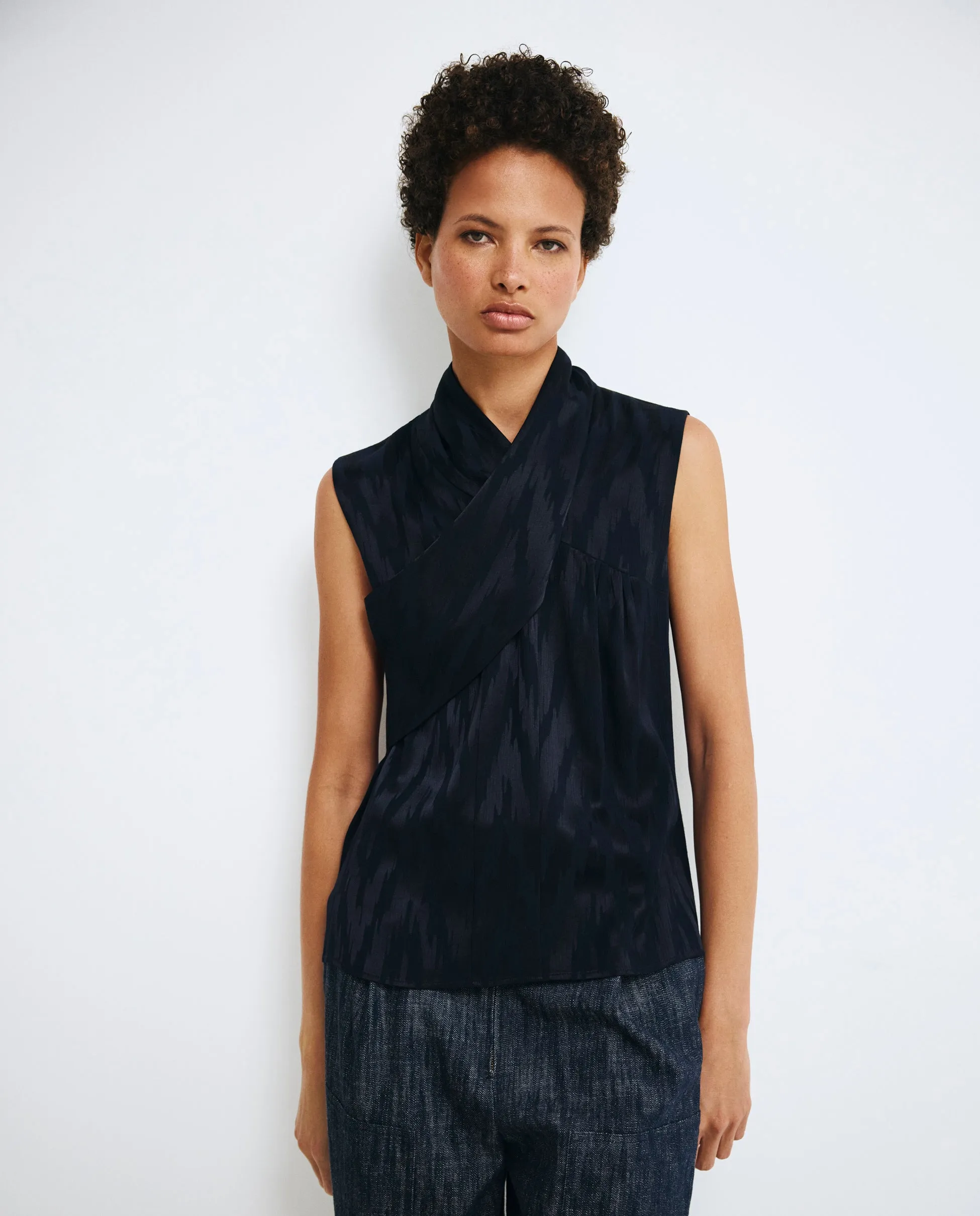 ELAINE | Top