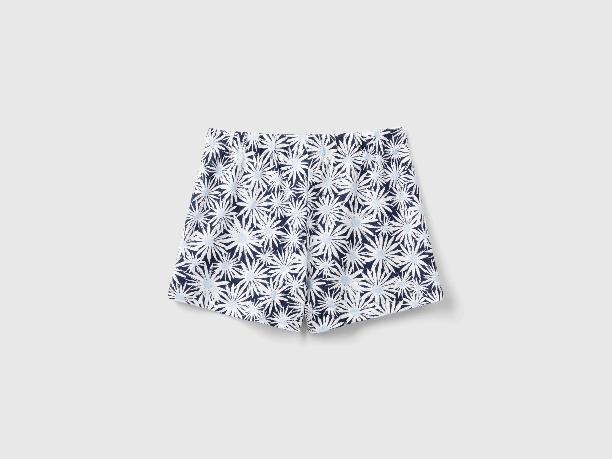 Falda pantalón azul oscuro con estampado de flores