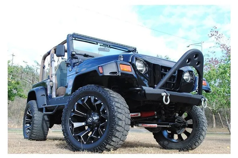 Llanta de aleación D546 Assault Matte Black Milled Fuel 9.0x17 ET2 106,1 6x135;6x139,7