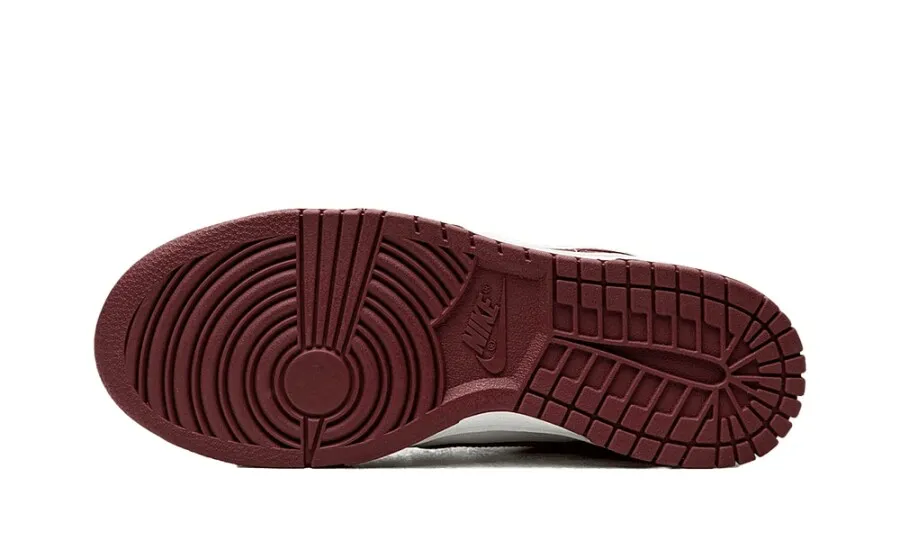 Nike Dunk Low Bordeaux (W)