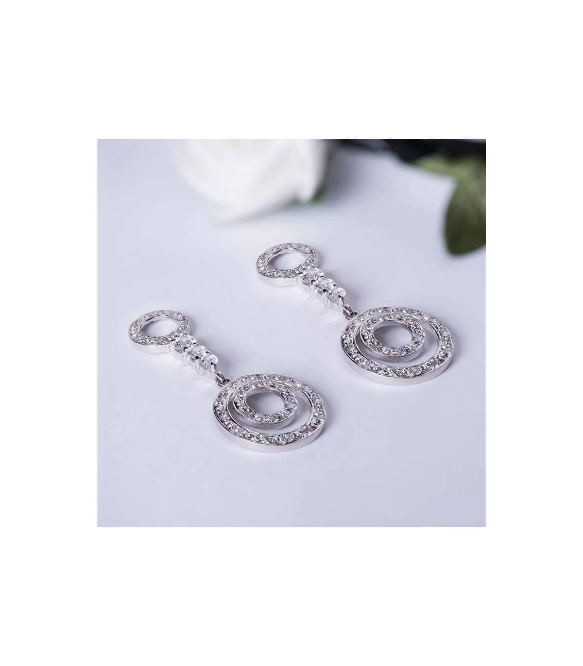 Pendientes Oro blanco 18 ktes largos redondos. Rennes