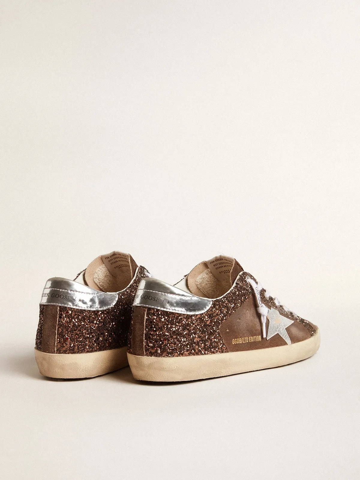 SUPERSTAR LTD CON PURPURINA MARRóN Y ANTE, CON ESTRELLA Y REFUERZO DEL TALóN DE PIEL