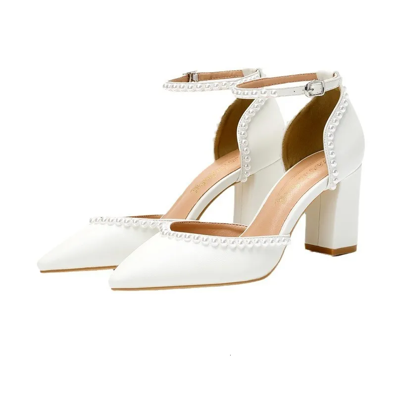 Tacones altos puntiagudos, tacón grueso de novia blanco, cinta plana hueca, zapatos de boda para mujeres perlas hechas a mano, z