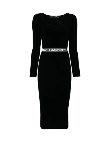 Vestido negro de punto con escote cuadrado