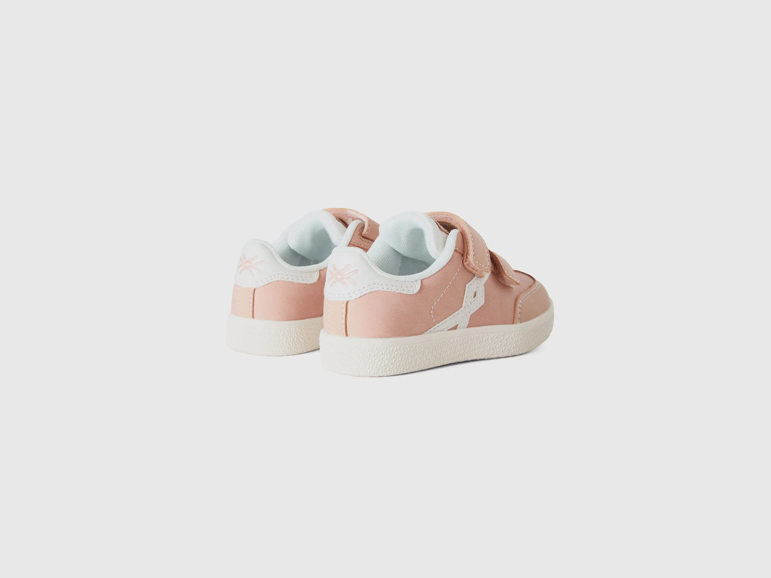 Zapatillas con efecto piel