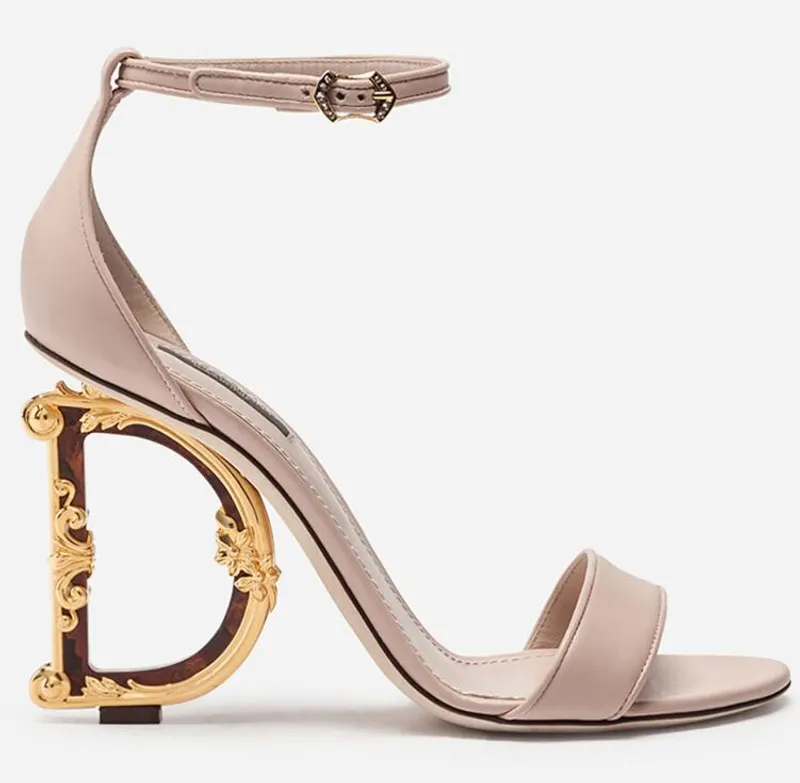 Zapatos de tacón alto de diseñador Sandalias de cuero de metal de moda con temperamento Banquete de boda Fiesta Zapatos de mujer