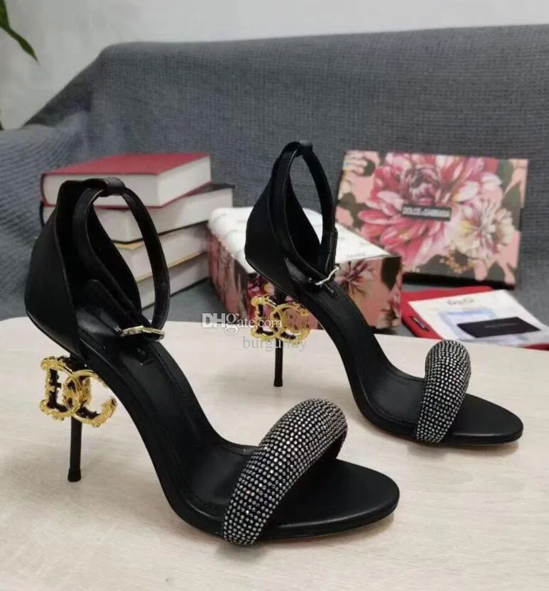 Zapatos de tacón alto de diseñador Sandalias de cuero de metal de moda con temperamento Banquete de boda Fiesta Zapatos de mujer